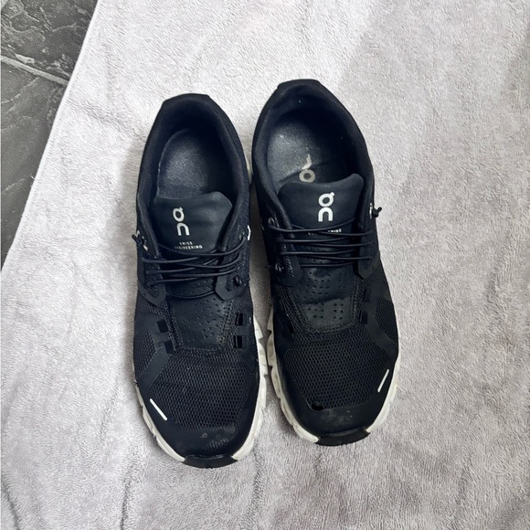 Black On Running Shoes - Picture 3 of 8